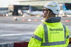 Ferrovial-worker-300x200.jpg