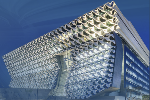 Dassault-Whitepaper-June-24_3DEXPERIENCE-Facade-1024x683-1-300x200.png